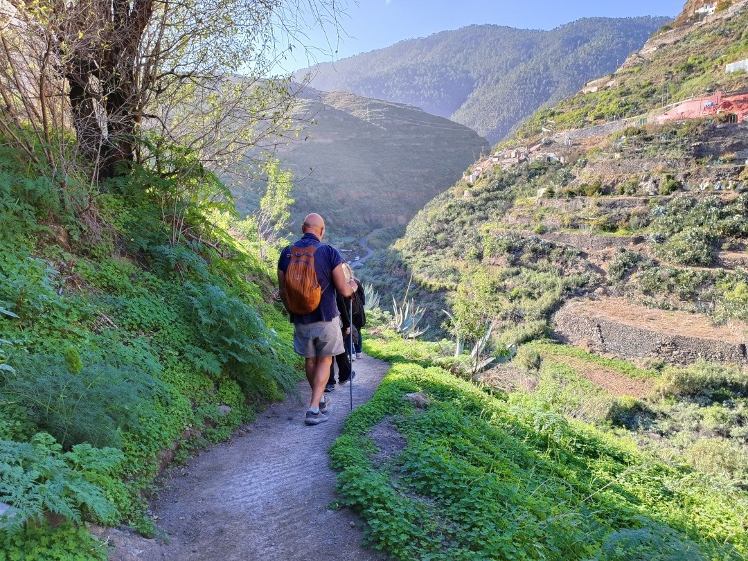 Imagen de una persona haciendo una ruta
